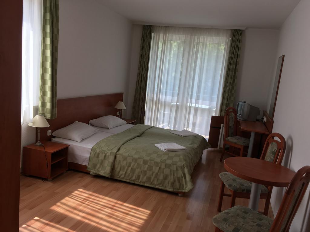 Hotel Kristaly Hajdúszoboszló Dış mekan fotoğraf
