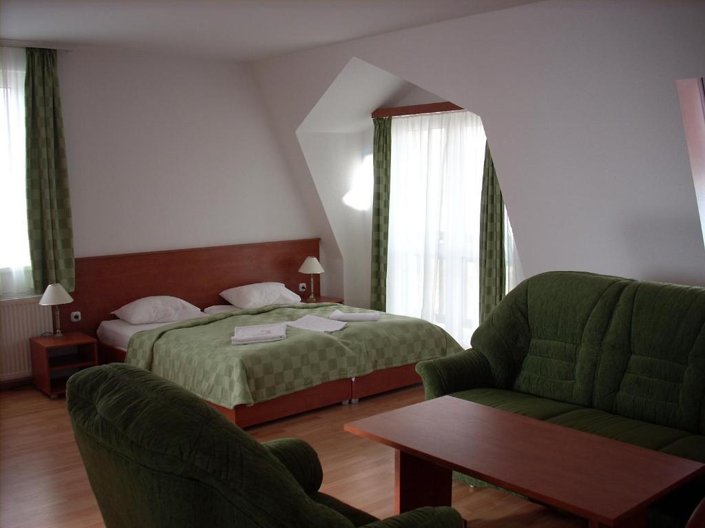 Hotel Kristaly Hajdúszoboszló Oda fotoğraf