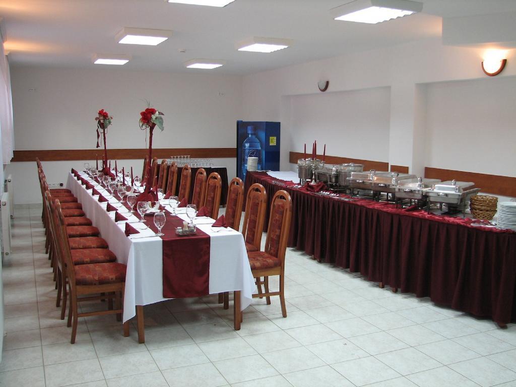 Hotel Kristaly Hajdúszoboszló Dış mekan fotoğraf